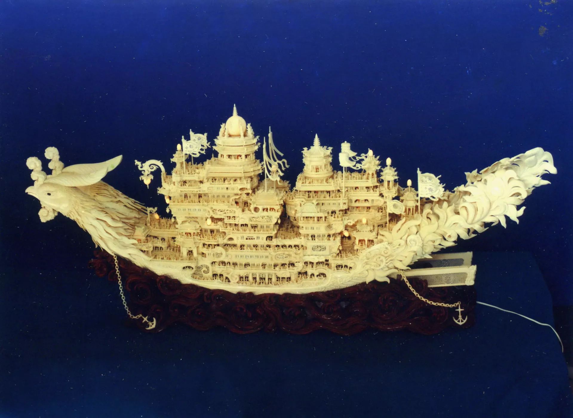 卓艺轩猛犸牙雕精品馆 凝固万年的艺术传奇与当代工艺设计之美